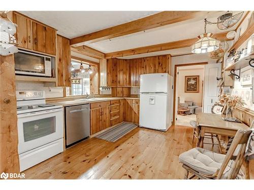 63 Nelson Street, Barrie, ON - Indoor Photo Showing Kitchen