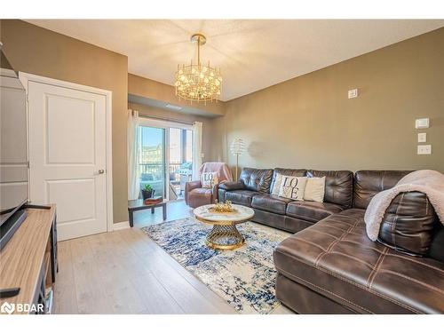 112-54 Koda Street, Barrie, ON - Indoor Photo Showing Living Room