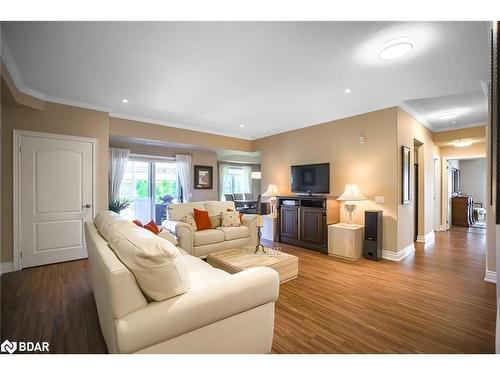 101-720 Yonge Street Street, Barrie, ON - Indoor Photo Showing Living Room