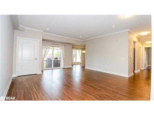 101-720 Yonge Street Street, Barrie, ON - Indoor Photo Showing Living Room