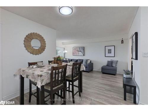 1013-135 Hillcrest Avenue, Mississauga, ON - Indoor Photo Showing Dining Room