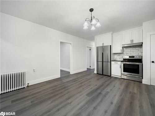 206 Mary Street, Orillia, ON - Indoor Photo Showing Kitchen