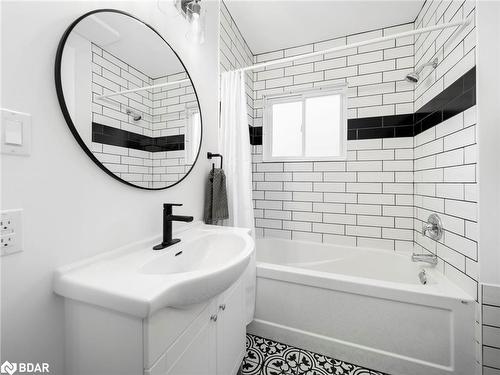 206 Mary Street, Orillia, ON - Indoor Photo Showing Bathroom