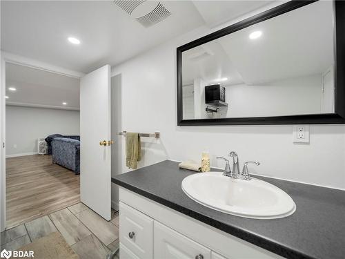 206 Mary Street, Orillia, ON - Indoor Photo Showing Bathroom