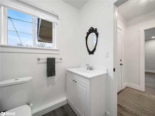 206 Mary Street, Orillia, ON - Indoor Photo Showing Bathroom