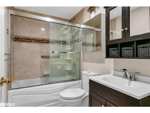 209 Deerpath Drive, Guelph, ON - Indoor Photo Showing Bathroom