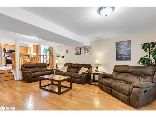 209 Deerpath Drive, Guelph, ON - Indoor Photo Showing Living Room