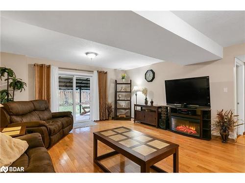 209 Deerpath Drive, Guelph, ON - Indoor Photo Showing Living Room