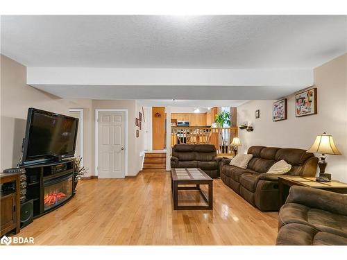 209 Deerpath Drive, Guelph, ON - Indoor Photo Showing Living Room