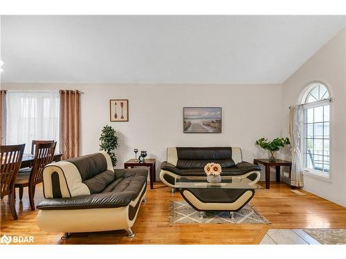 209 Deerpath Drive, Guelph, ON - Indoor Photo Showing Living Room