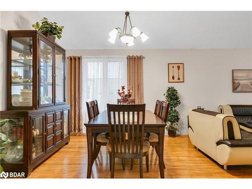 209 Deerpath Drive, Guelph, ON - Indoor Photo Showing Dining Room