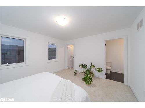 137 Turnberry Lane, Barrie, ON - Indoor Photo Showing Bedroom