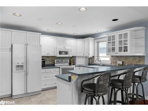 65 Barre Drive, Barrie, ON - Indoor Photo Showing Kitchen