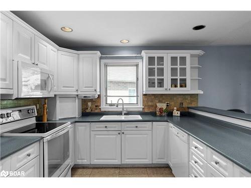 65 Barre Drive, Barrie, ON - Indoor Photo Showing Kitchen