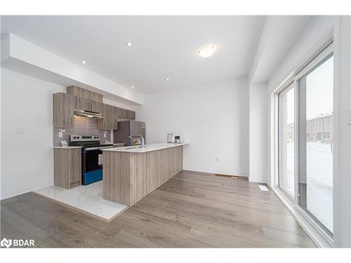 147 Turnberry Lane, Barrie, ON - Indoor Photo Showing Kitchen