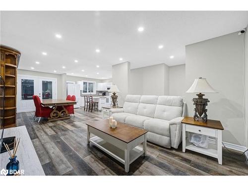 12 Riverdale Drive, Wasaga Beach, ON - Indoor Photo Showing Living Room