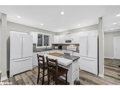 12 Riverdale Drive, Wasaga Beach, ON - Indoor Photo Showing Kitchen