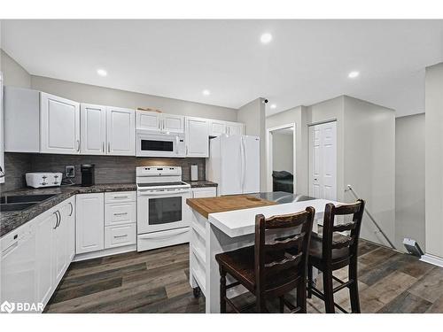 12 Riverdale Drive, Wasaga Beach, ON - Indoor Photo Showing Kitchen