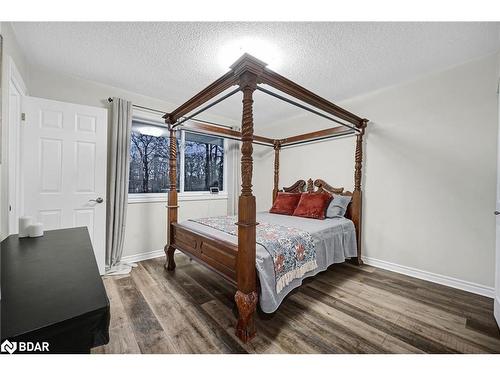 12 Riverdale Drive, Wasaga Beach, ON - Indoor Photo Showing Bedroom