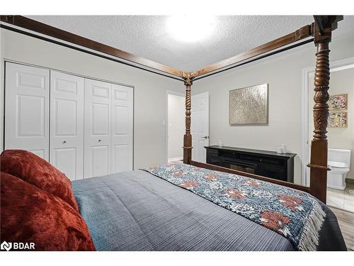 12 Riverdale Drive, Wasaga Beach, ON - Indoor Photo Showing Bedroom