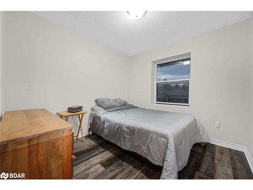 12 Riverdale Drive, Wasaga Beach, ON - Indoor Photo Showing Bedroom