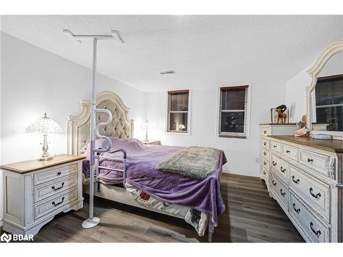 12 Riverdale Drive, Wasaga Beach, ON - Indoor Photo Showing Bedroom