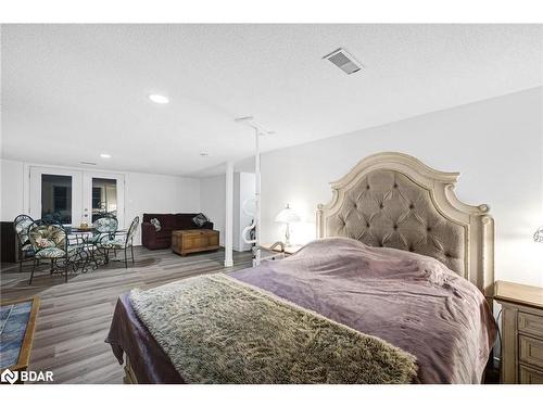 12 Riverdale Drive, Wasaga Beach, ON - Indoor Photo Showing Bedroom