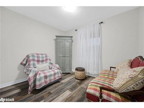 12 Riverdale Drive, Wasaga Beach, ON - Indoor Photo Showing Bedroom