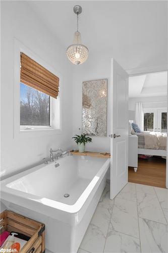 24 Oldenburg Court Court, Oro-Medonte, ON - Indoor Photo Showing Bathroom