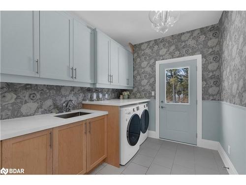 24 Oldenburg Court Court, Oro-Medonte, ON - Indoor Photo Showing Laundry Room