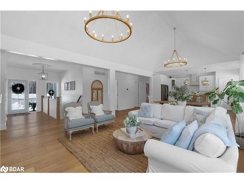 24 Oldenburg Court Court, Oro-Medonte, ON - Indoor Photo Showing Living Room