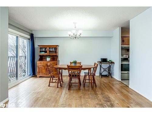 301-1047 Mississaga Street West, Orillia, ON - Indoor Photo Showing Dining Room