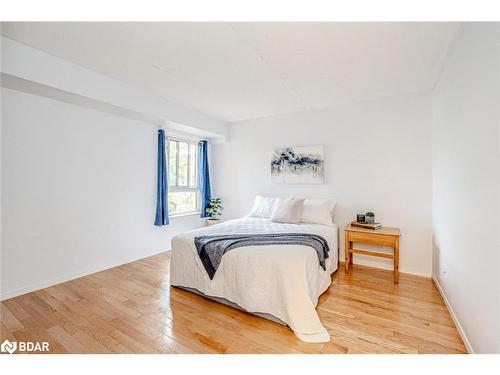 301-1047 Mississaga Street West, Orillia, ON - Indoor Photo Showing Bedroom