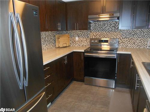 3-318 Little Avenue, Barrie, ON - Indoor Photo Showing Kitchen