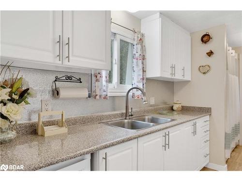 14 Western Avenue, Innisfil, ON - Indoor Photo Showing Kitchen With Double Sink