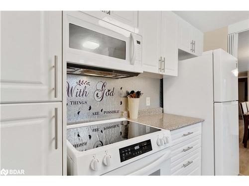 14 Western Avenue, Innisfil, ON - Indoor Photo Showing Kitchen