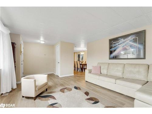 14 Western Avenue, Innisfil, ON - Indoor Photo Showing Living Room