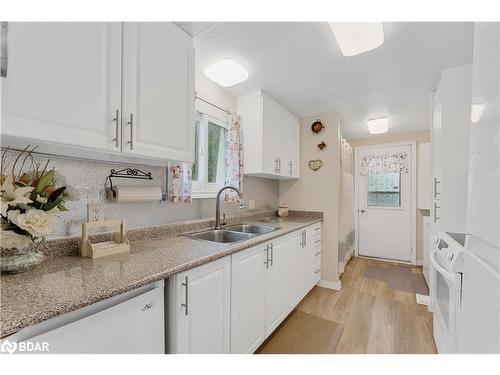 14 Western Avenue, Innisfil, ON - Indoor Photo Showing Kitchen With Double Sink