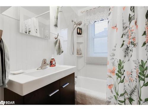 7 Seaforth Street, Barrie, ON - Indoor Photo Showing Bathroom