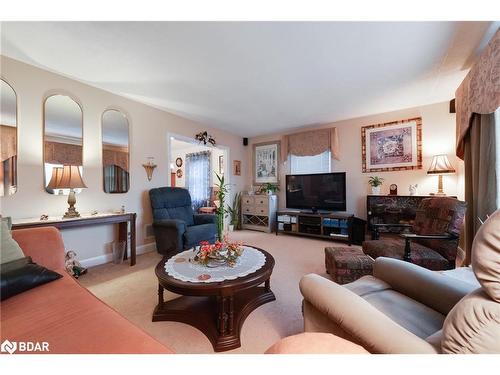 7 Seaforth Street, Barrie, ON - Indoor Photo Showing Living Room