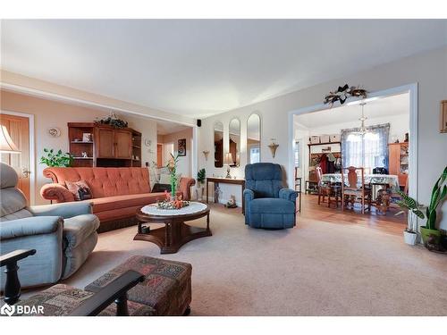 7 Seaforth Street, Barrie, ON - Indoor Photo Showing Living Room