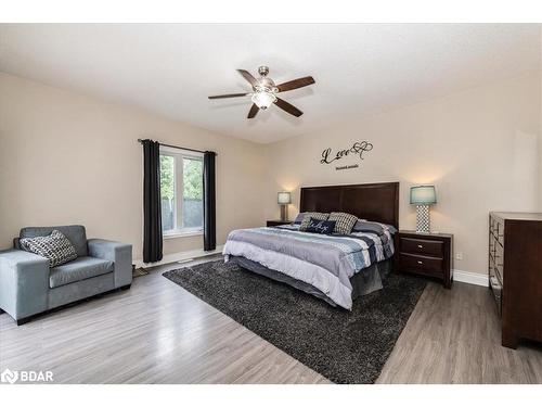 78 Fairway Crescent, Wasaga Beach, ON - Indoor Photo Showing Bedroom