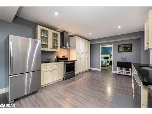 78 Fairway Crescent, Wasaga Beach, ON - Indoor Photo Showing Kitchen