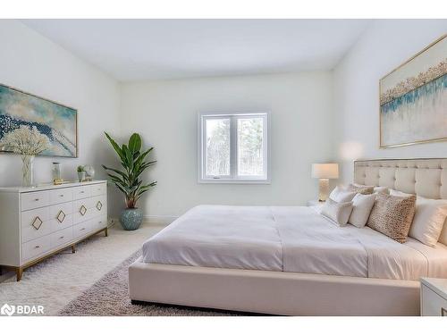 24 Cottonwood Street, Anten Mills, ON - Indoor Photo Showing Bedroom