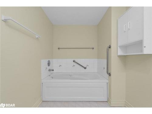 5-30 Mulligan Lane, Wasaga Beach, ON - Indoor Photo Showing Laundry Room