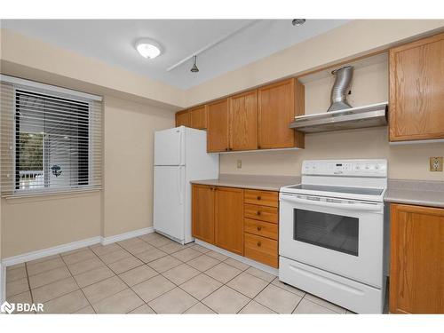 5-30 Mulligan Lane, Wasaga Beach, ON - Indoor Photo Showing Kitchen