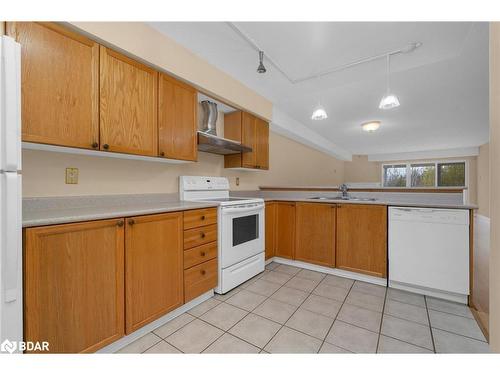 5-30 Mulligan Lane, Wasaga Beach, ON - Indoor Photo Showing Kitchen