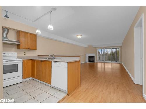 5-30 Mulligan Lane, Wasaga Beach, ON - Indoor Photo Showing Kitchen