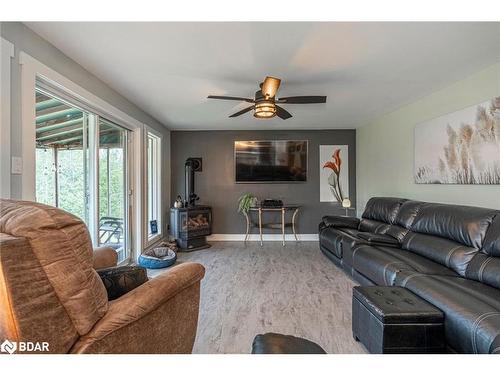 6835 Highway 93, Tay, ON - Indoor Photo Showing Living Room