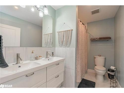 6835 Highway 93, Tay, ON - Indoor Photo Showing Bathroom